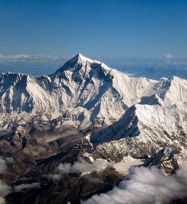 mount everest, adventure travel, mountaineering equipment, Himalayan trekking routes, Nepal trekking routes, Tibet trekking routes, climbing guides, mountaineering courses,